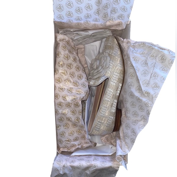 NWB Taryn Rose Woven Floral Loafers in Chalk - Picture 3 of 15